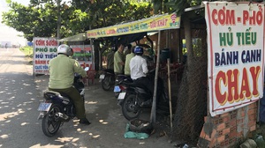 Quán cơm sườn 'chặt chém' 200.000 đồng/dĩa tự đóng cửa