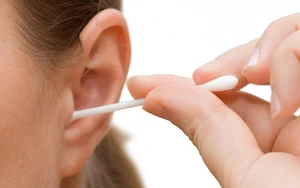 Cảnh báo chấn thương tai do lấy ráy tai - Ảnh 4.