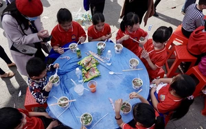 Ngày của phở mang 'Phở yêu thương' đến với Làng Nủ - Ảnh 4.