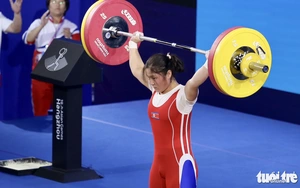 Nữ vận động viên cử tạ Triều Tiên phá 22 kỷ lục trong 6 lần nâng tạ