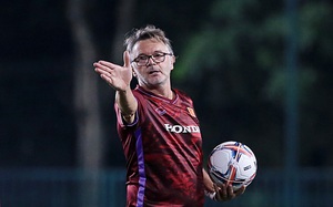 HLV Philippe Troussier: 'Không phải ai cũng sẵn sàng thích nghi lối chơi mới'
