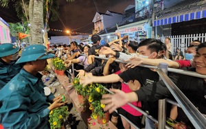 Đến lễ hội Làm Chay, ngắm linh vật rắn khắp Tầm Vu - Ảnh 3.