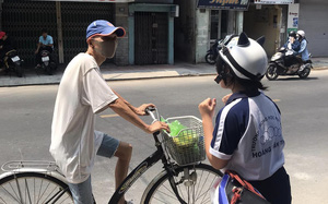 Teen Khánh Hòa làm thiện nguyện: nấu cháo cho người già, mang sách cho trẻ mồ côi
