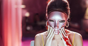 “Mask Girl”: Khi thế giới chỉ dịu dàng với những người xinh đẹp