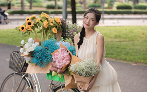 Giới trẻ TP.HCM đu trend chụp ảnh xe hoa mùa thu Hà Nội