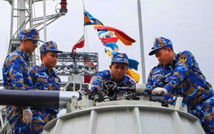 Công binh hải quân - những người tôn nền Tổ quốc thêm cao: Bát cơm người lính trộn nước Biển Đông - Ảnh 4.