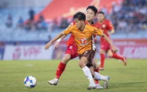 Tân binh của HLV Kim Sang Sik thăng hoa ở V-League - Ảnh 2.