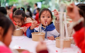 Bao người Làng Nủ lần đầu ăn phở - Ảnh 3.