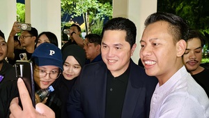 Tuyển Indonesia có bộ trưởng đến động viên tại sân tập