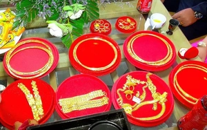 Giá vàng nhảy múa, thương nhau bớt thách cưới được không?