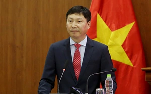 HLV Kim Sang Sik giao lưu trực tuyến với bạn đọc báo Tuổi Trẻ - Ảnh 2.