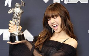 Lisa, Seventeen, LE SSERAFIM thắng VMAs 2024, fan Kpop vỡ òa