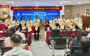 Siêu thị mở cửa mùng 2, giảm giá nhiều mặt hàng Tết - Ảnh 2.