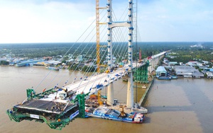 Cầu Rạch Miễu kẹt cứng ngày mùng 2 tết - Ảnh 2.