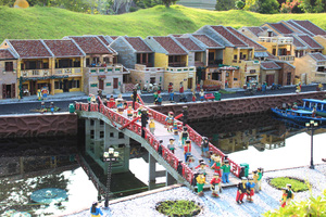 Ngắm phố cổ Hội An thu nhỏ phiên bản Lego siêu kì công tại Malaysia