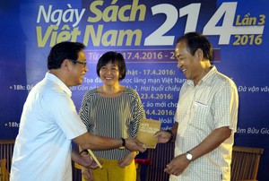 Sách Minh tâm bửu giám của Trương Vĩnh Ký bán giá 15 triệu đồng