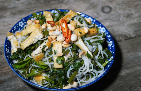 4. Bún Xào Rau Muống Hải Sản