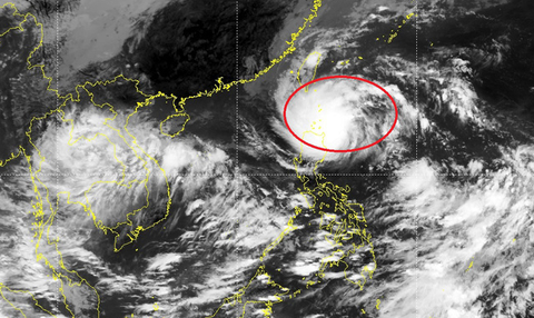 Áp thấp nhiệt đới ngoài khơi Philippines có thể mạnh lên thành bão, ngày 16  đến 17-10 vào Biển Đông - Tuổi Trẻ Online