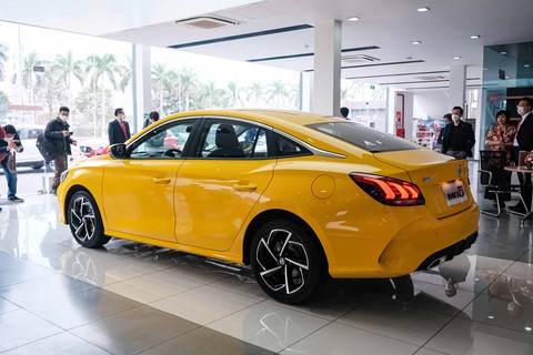MG5 thăm dò Việt Nam bằng giá 585 triệu đồng, cạnh tranh Kia K3 - Tuổi ...