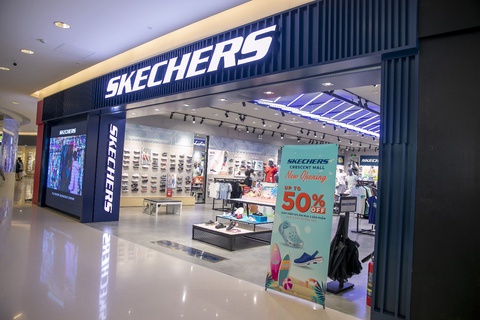 Skechers khai tr ng c a hang m i t i Crescent Mall sieu sale h p d n n 50 Tu i Tr Online