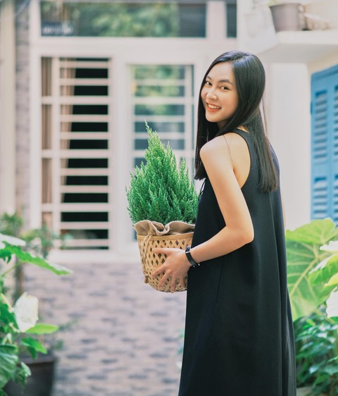 Phong cách thời trang tối giản của Helly Tống
