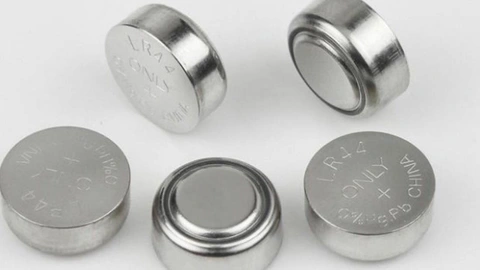 Pin nhỏ gây nguy hiểm không nhỏ với trẻ em - Tuổi Trẻ Online