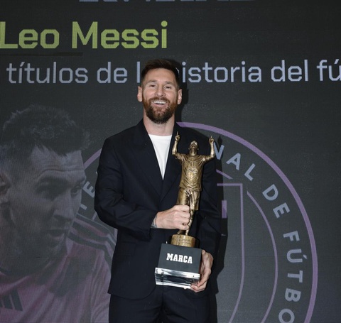 Messi vượt qua Ronaldo và Pele giành danh hiệu Cầu thủ vĩ đại nhất lịch sử  - Tuổi Trẻ Online