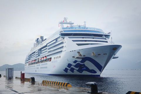 Tàu Coral Princess Cập Cảng Cam Ranh, Khánh Hòa Đón 44 Chuyến Tàu Biển Du Lịch Quốc Tế Năm 2024