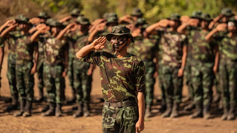 Myanmar bắt đầu huấn luyện quân sự cho lớp tân binh mới - Tuổi Trẻ Online