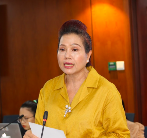 Bà Lê Thúy Hằng - tổng giám đốc Công ty TNHH một thành viên Vàng bạc đá quý Sài Gòn (SJC) - thông tin tại họp báo - Ảnh: T.N