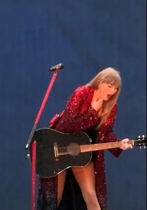 Taylor Swift bị côn trùng bay thẳng vào miệng vì hát quá... sung - Tuổi Trẻ  Online