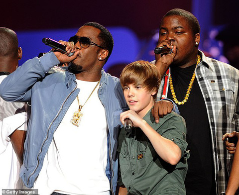 Từ ồn ào ông trùm Diddy, fan quay xe với Justin Bieber - Tuổi Trẻ Online