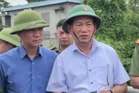 Sập cầu Phong Châu tại Phú Thọ, 10 ô tô rơi xuống sông, 13 người mất tích - Ảnh 3.