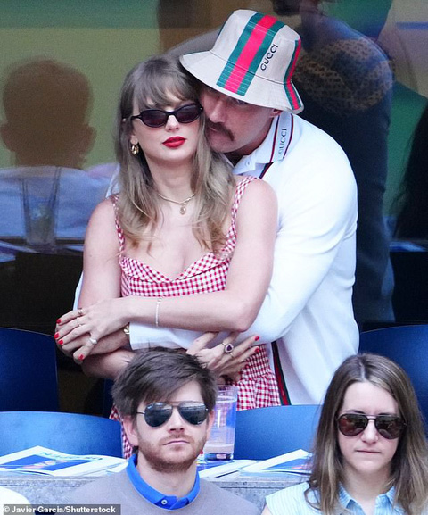 Taylor Swift và bạn trai 'tình bể bình' đập tan tin đồn - Tuổi Trẻ Online