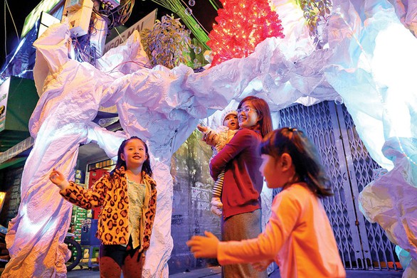 Xóm đạo Sài Gòn lung linh đón Giáng sinh - Ảnh 7. Xóm đạo Sài Gòn lung linh đón Giáng sinh - Ảnh 7.