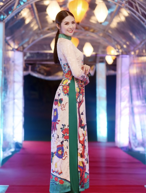 Ngọc Hân trình diễn Bức họa đồng quê tại APEC - Ảnh 1. Ngọc Hân trình diễn Bức họa đồng quê tại APEC - Ảnh 1.