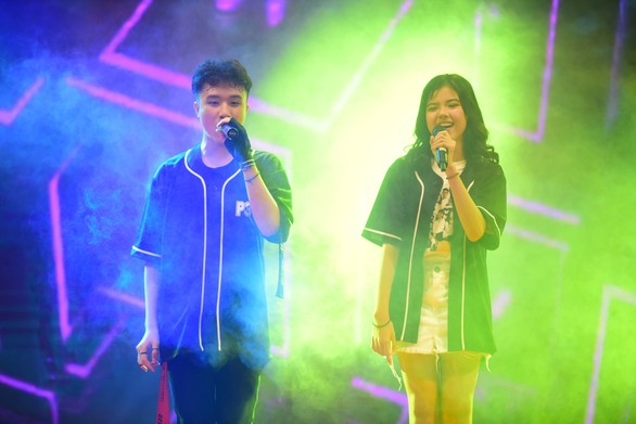 P336 lần đầu có mini show, hát cùng nhóm nhạc thần tượng Tempura Kidz - Ảnh 5. P336 lần đầu có mini show, hát cùng nhóm nhạc thần tượng Tempura Kidz - Ảnh 5.