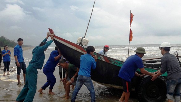 Được đưa vào trường học trú bão, tôi thấy yên tâm hơn... - Ảnh 16. Được đưa vào trường học trú bão, tôi thấy yên tâm hơn... - Ảnh 16.