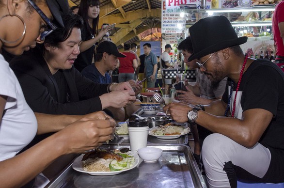 Thành viên Black Eyed Peas: Chúc mừng năm mới, Việt Nam! - Ảnh 3. Thành viên Black Eyed Peas: Chúc mừng năm mới, Việt Nam! - Ảnh 3.