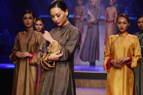 Diệu Fashion show và khi áo dài trên nền nhạc Trịnh - Ảnh 2. Diệu Fashion show và khi áo dài trên nền nhạc Trịnh - Ảnh 2.