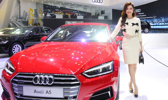 Linh Nga, Thanh Hằng, Bình Minh... lộng lẫy bên xe hơi - Ảnh 4. Linh Nga, Thanh Hằng, Bình Minh... lộng lẫy bên xe hơi - Ảnh 4.