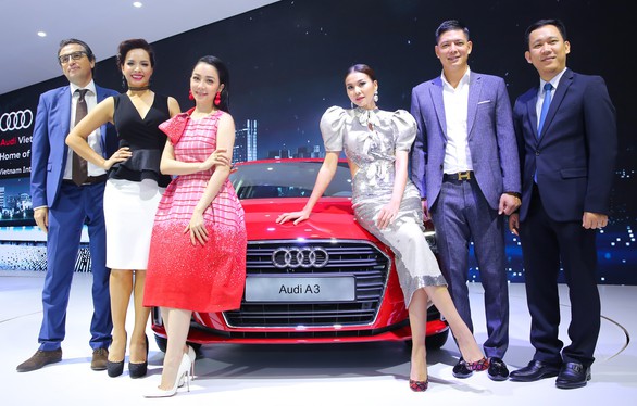 Linh Nga, Thanh Hằng, Bình Minh... lộng lẫy bên xe hơi - Ảnh 1. Linh Nga, Thanh Hằng, Bình Minh... lộng lẫy bên xe hơi - Ảnh 1.