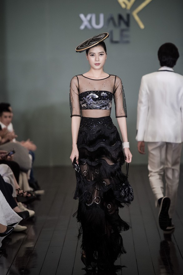 Thanh Mai làm vedette tri ân người thợ khuyết tật - Ảnh 3. Thanh Mai làm vedette tri ân người thợ khuyết tật - Ảnh 3.