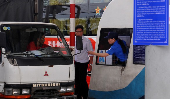 Nhiều lực lượng bảo vệ trạm BOT Biên Hòa thu phí trở lại - Ảnh 1. Nhiều lực lượng bảo vệ trạm BOT Biên Hòa thu phí trở lại - Ảnh 1.