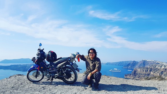 Chàng trai Tiền Giang đi xe máy từ Việt Nam đến Pháp - Ảnh 8. Chàng trai Tiền Giang đi xe máy từ Việt Nam đến Pháp - Ảnh 8.