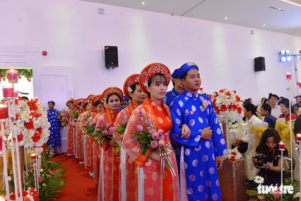 Hôn lễ ấm áp của những đôi uyên ương nghèo - Ảnh 5. Hôn lễ ấm áp của những đôi uyên ương nghèo - Ảnh 5.
