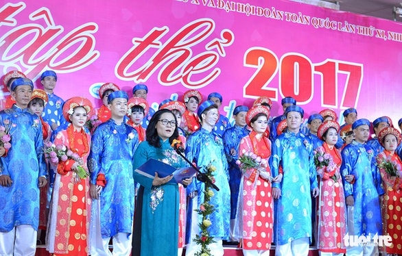 Hôn lễ ấm áp của những đôi uyên ương nghèo - Ảnh 10. Hôn lễ ấm áp của những đôi uyên ương nghèo - Ảnh 10.