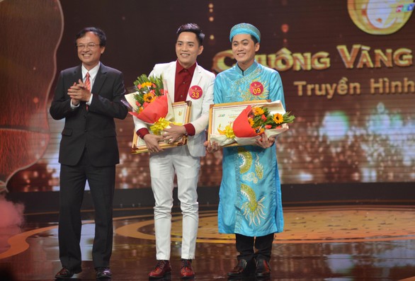 Nguyễn Văn Khởi giành Chuông vàng vọng cổ 2017 với 100 triệu đồng - Ảnh 12. Nguyễn Văn Khởi giành Chuông vàng vọng cổ 2017 với 100 triệu đồng - Ảnh 12.