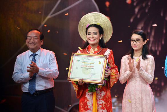 Nguyễn Văn Khởi giành Chuông vàng vọng cổ 2017 với 100 triệu đồng - Ảnh 11. Nguyễn Văn Khởi giành Chuông vàng vọng cổ 2017 với 100 triệu đồng - Ảnh 11.