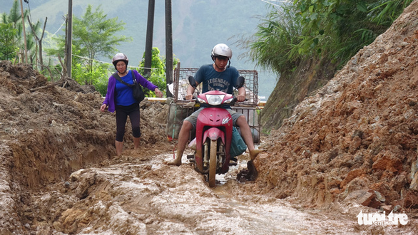 Trạm Tấu - Yên Bái: Nhà cửa, ôtô bị lũ cuốn phăng - Ảnh 3. Trạm Tấu - Yên Bái: Nhà cửa, ôtô bị lũ cuốn phăng - Ảnh 3.